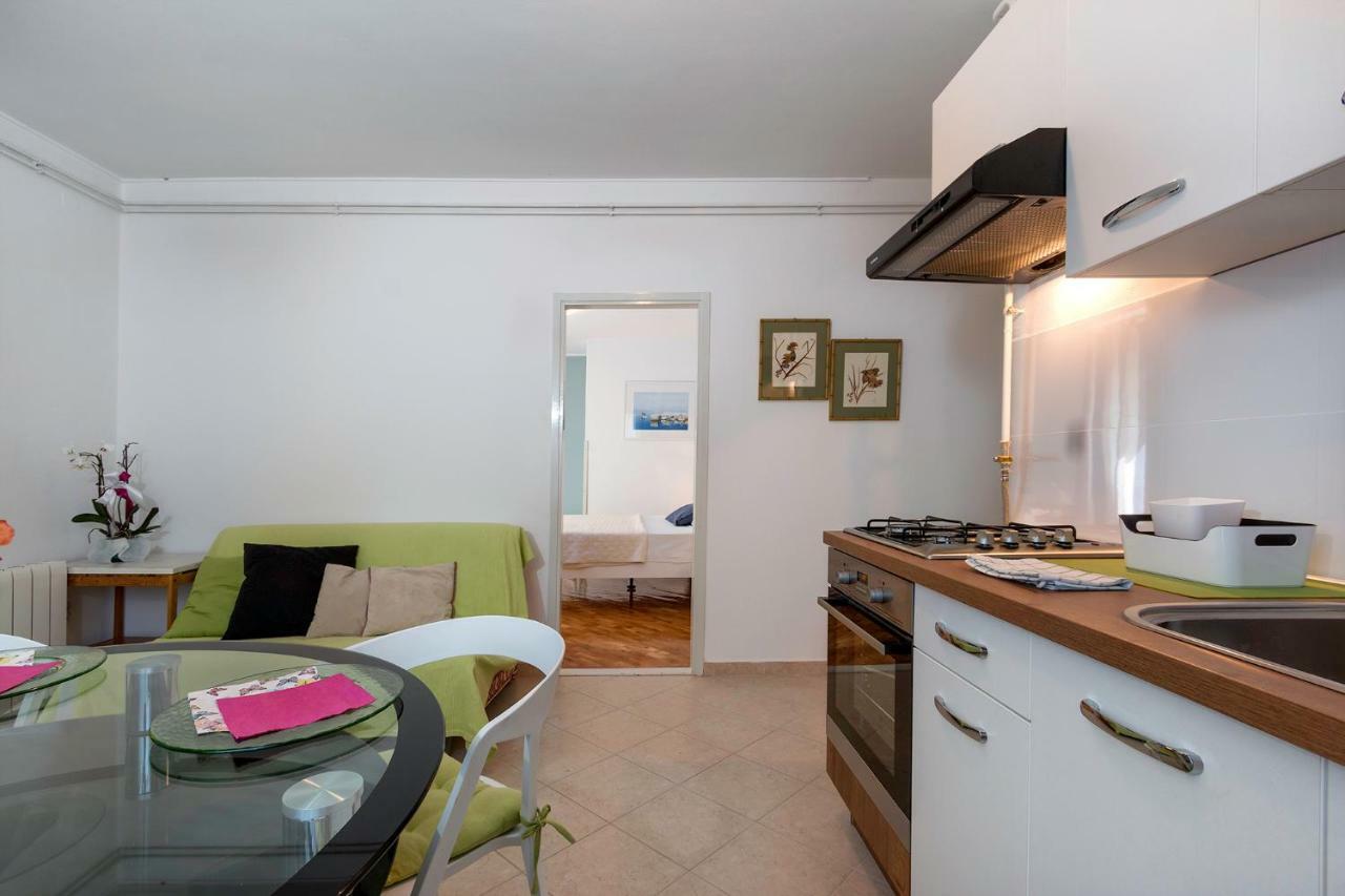 Apartments Ariana พูลา ภายนอก รูปภาพ