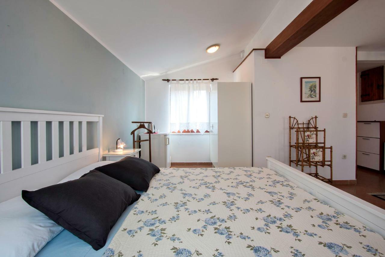Apartments Ariana พูลา ภายนอก รูปภาพ