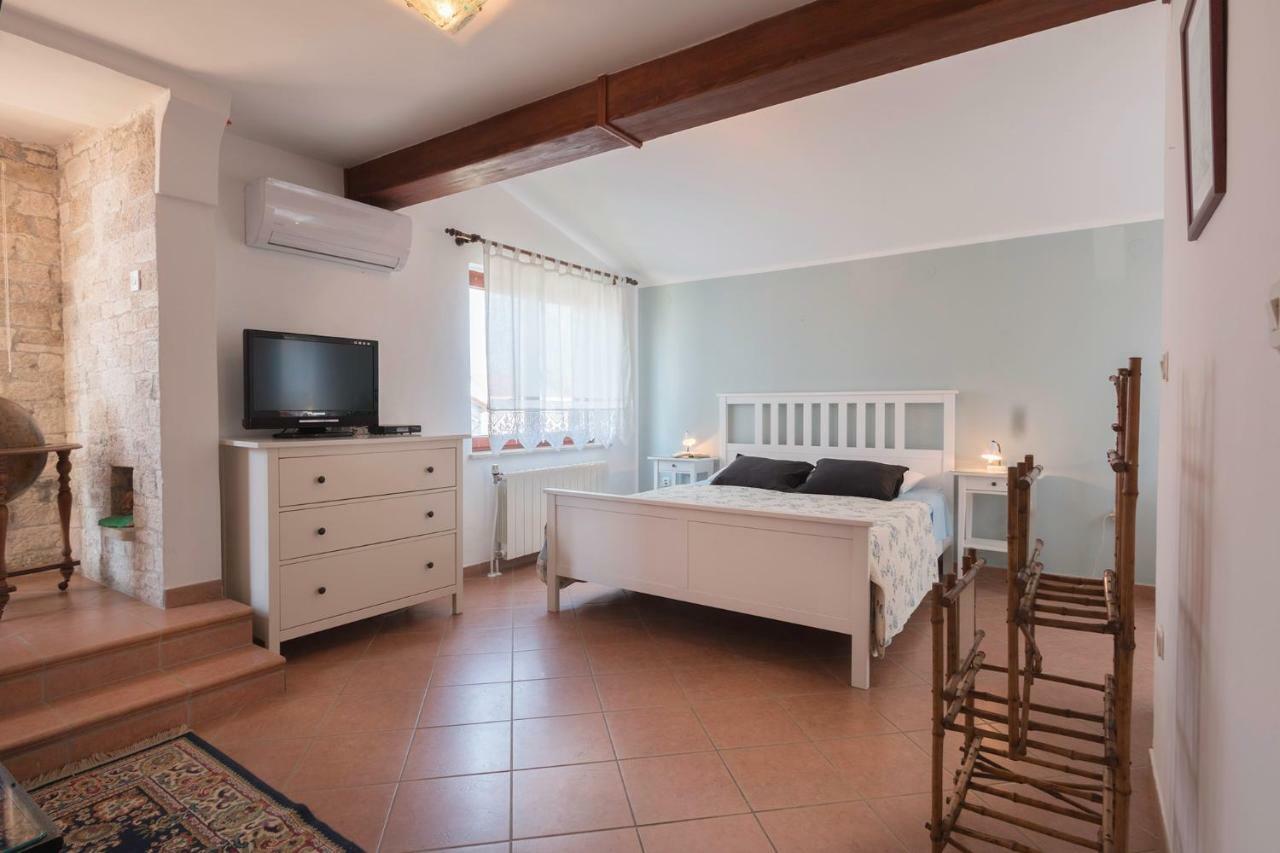 Apartments Ariana พูลา ภายนอก รูปภาพ