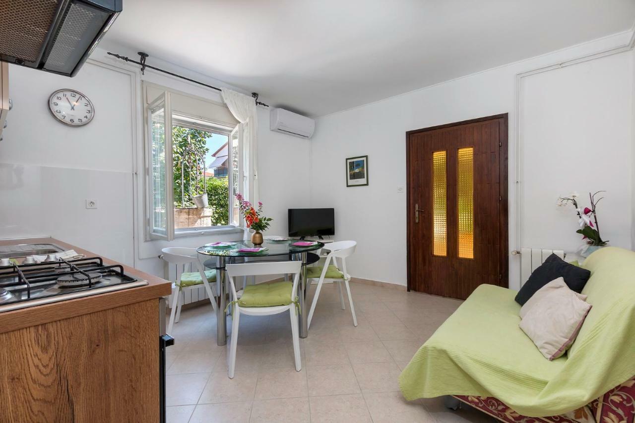 Apartments Ariana พูลา ภายนอก รูปภาพ